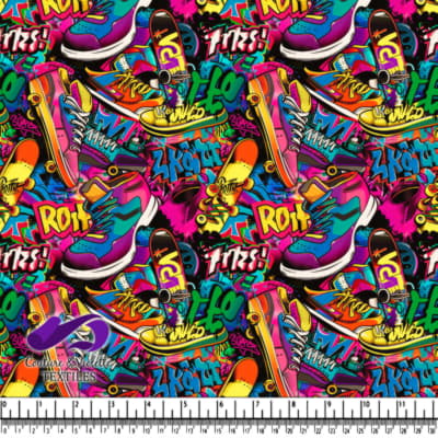 Baskets Colorées et Skateboards avec Fond Grafitti