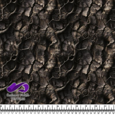 Écorce craquelée sombre avec racines tordues