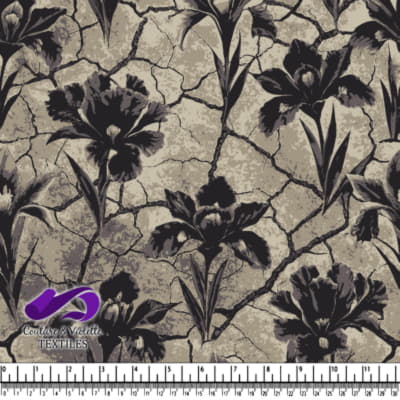Motif floral vintage noir sur fond beige texturé craqué