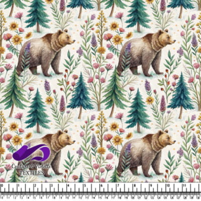 Ours brun marchant à travers une forêt botanique