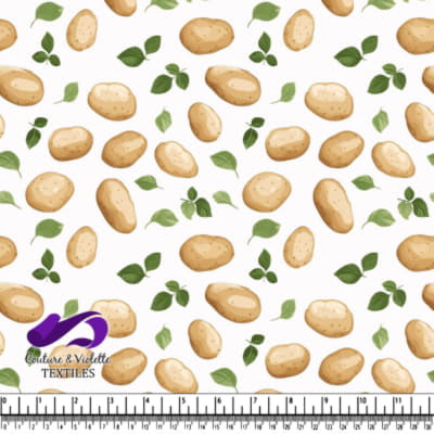 Pommes de terre entières et en tranches avec feuilles vertes