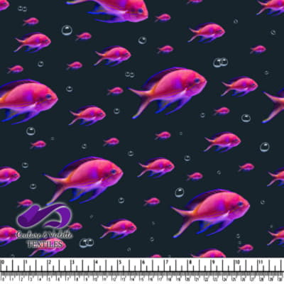 Motif de Poissons Roses et Violets sur Fond Sombre