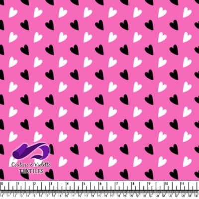 Motif de Cœurs Noir et Blanc sur Fond Rose