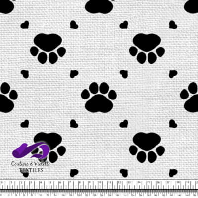 Chat - Pattes Entourées de Petits Cœurs sur Texture Blanche